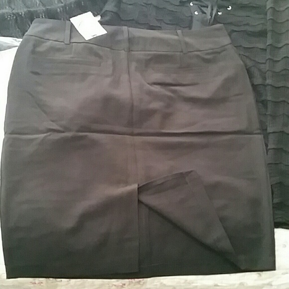 CLEARANCE! Plus size black skirt - Picture 7 of 8